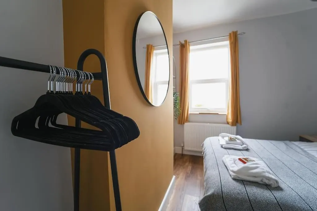 Oldfield Apartments - Bath 0*,